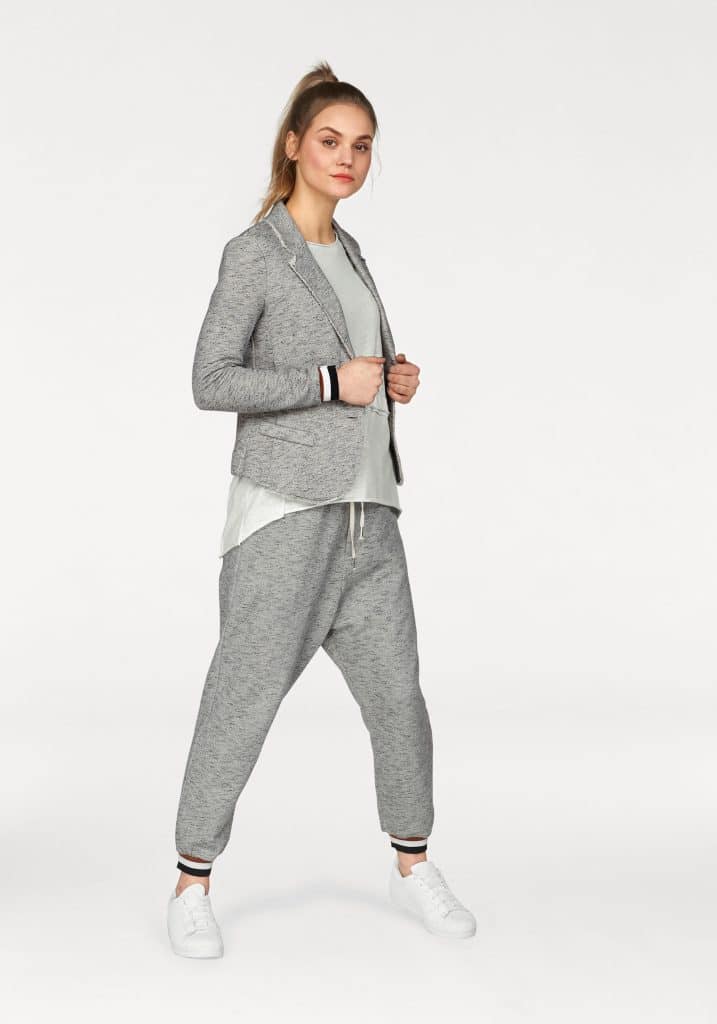Athleisure graues Outfit